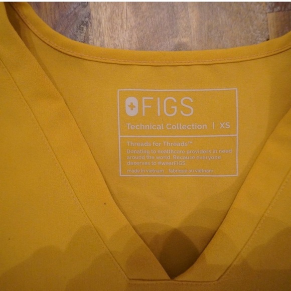 Figs Women’s RARE FIND Mustard Yellow Scrub Set. XS. - Picture 3 of 10
